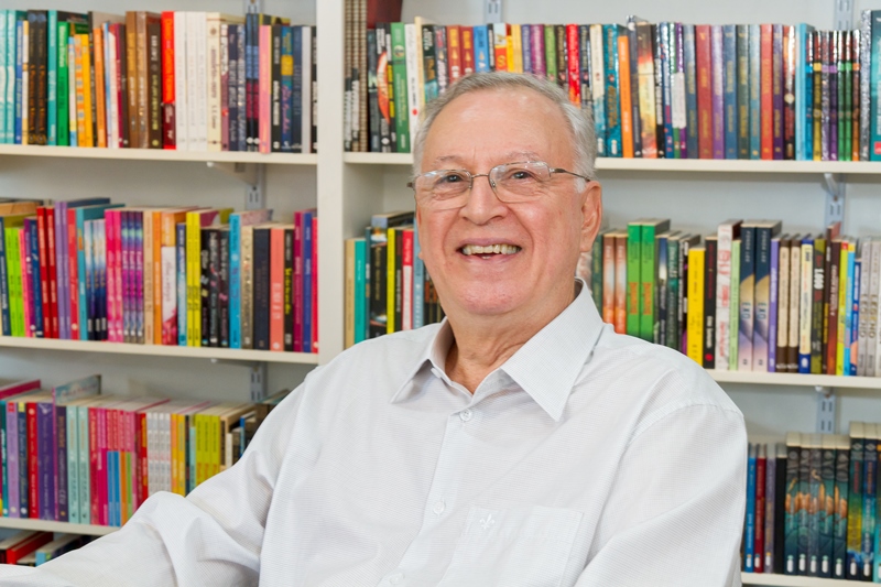 Homenagens marcam 70 anos do escritor Dilan Camargo no próximo Sarau com Café