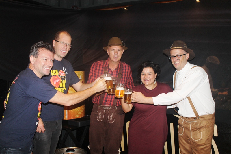 Quatro edições depois, Schin volta a ser o chope oficial da Oktoberfest