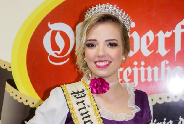 Conheça Júlia Schneider Göttert, princesa da 31ª Oktoberfest