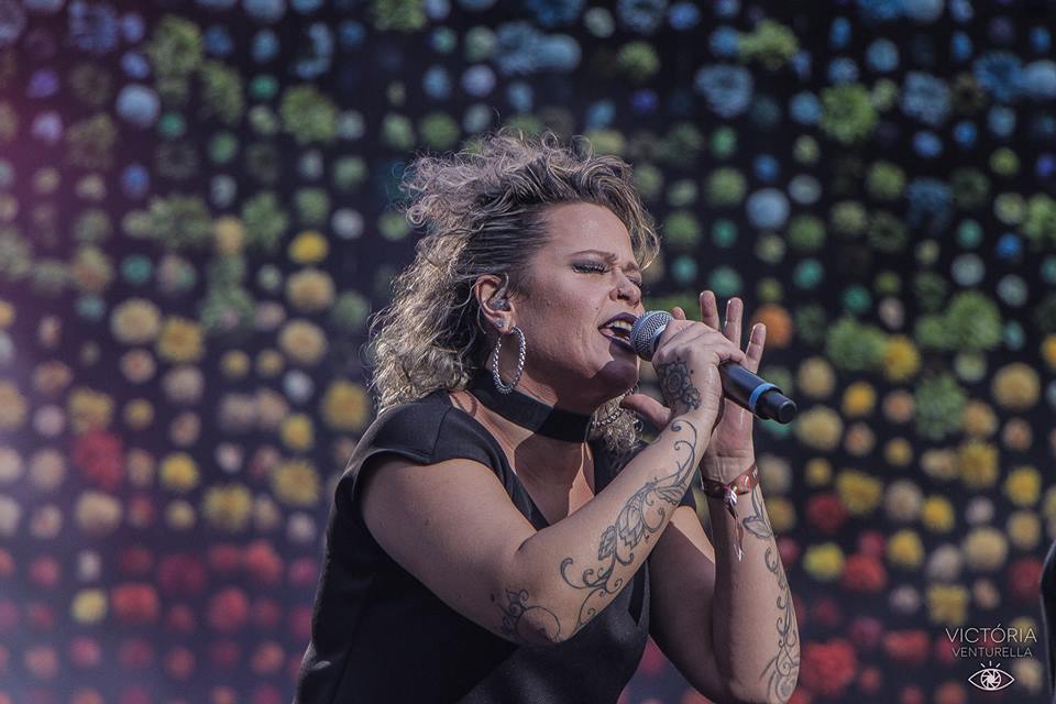 Programação do sábado da Expocampo terá grupos locais e show de Tati Portella