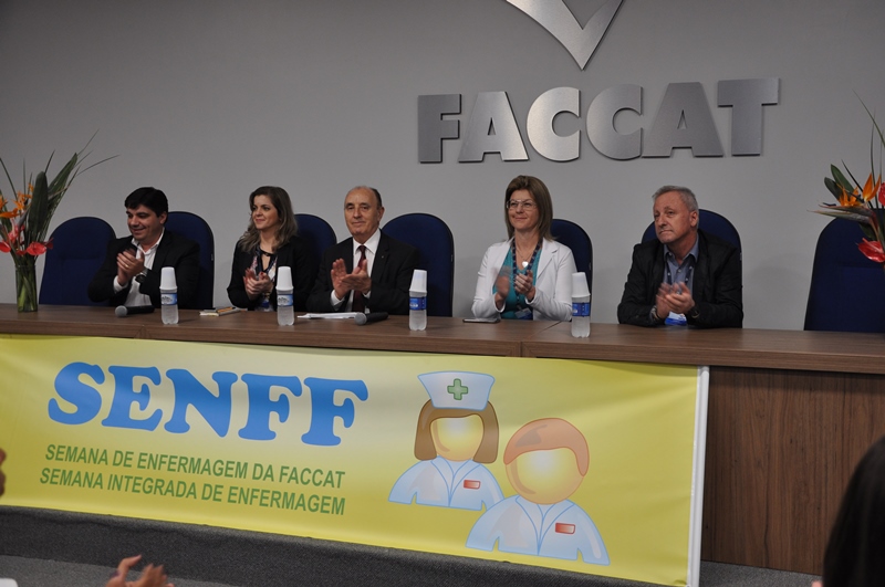 Semana da Enfermagem na Faccat oferece oficinas práticas e apresentação de trabalhos