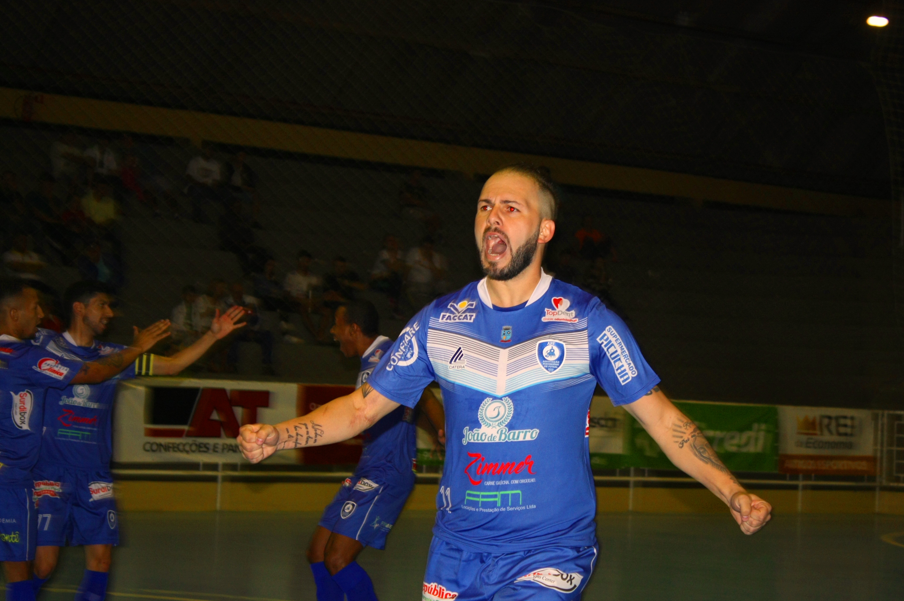 APF vence e é líder da Liga Gaúcha Série Ouro