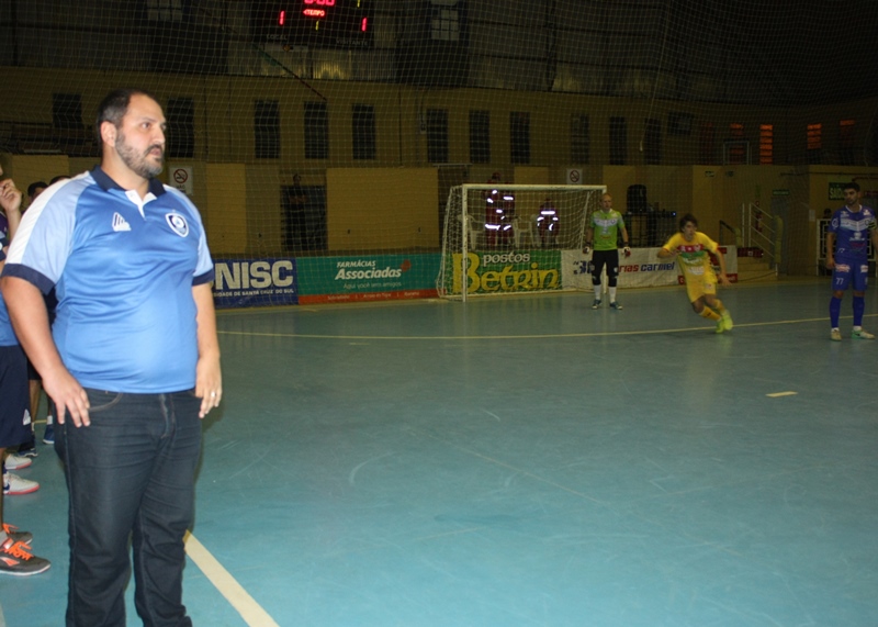 APF anuncia manutenção do técnico, renovações e saídas do elenco