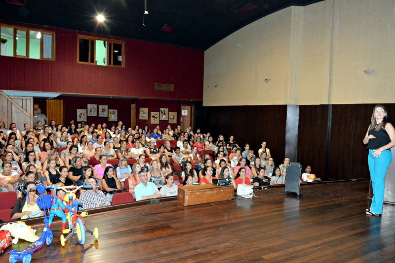 "A evolução da educação infantil" foi o tema de capacitação de professores em Taquara