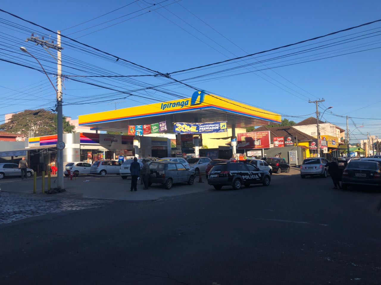 Chegada do combustível em postos da região é lenta e marcada por extensas filas