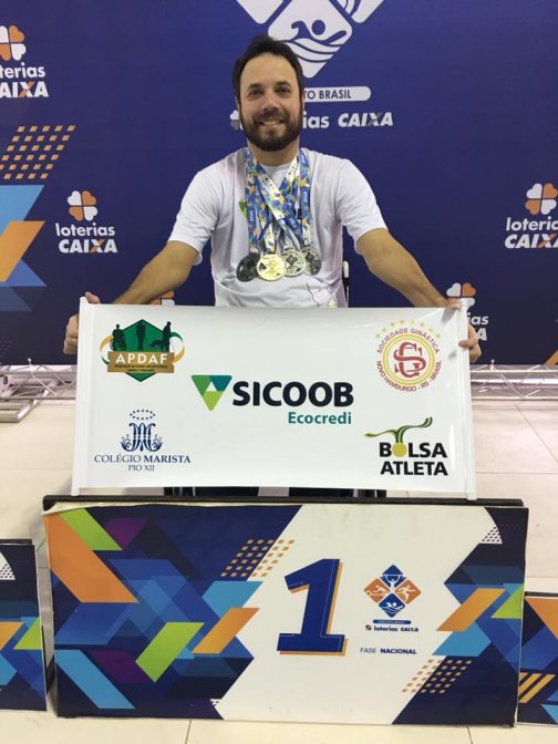Gabriel Feiten conquista quatro medalhas em circuito de natação