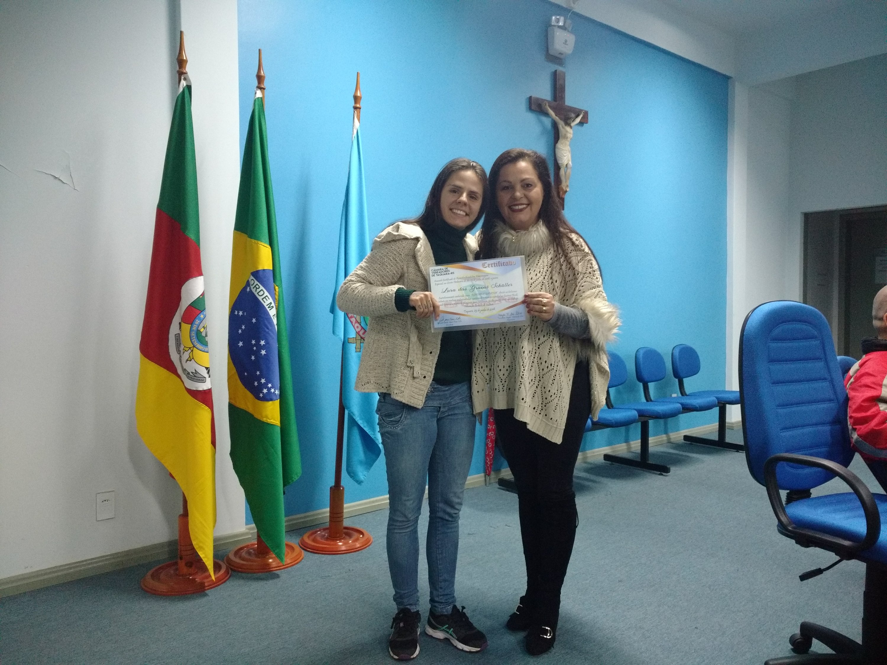 Após bater recorde de embaixadinhas, Lara Schüller recebe homenagem da Câmara de Taquara