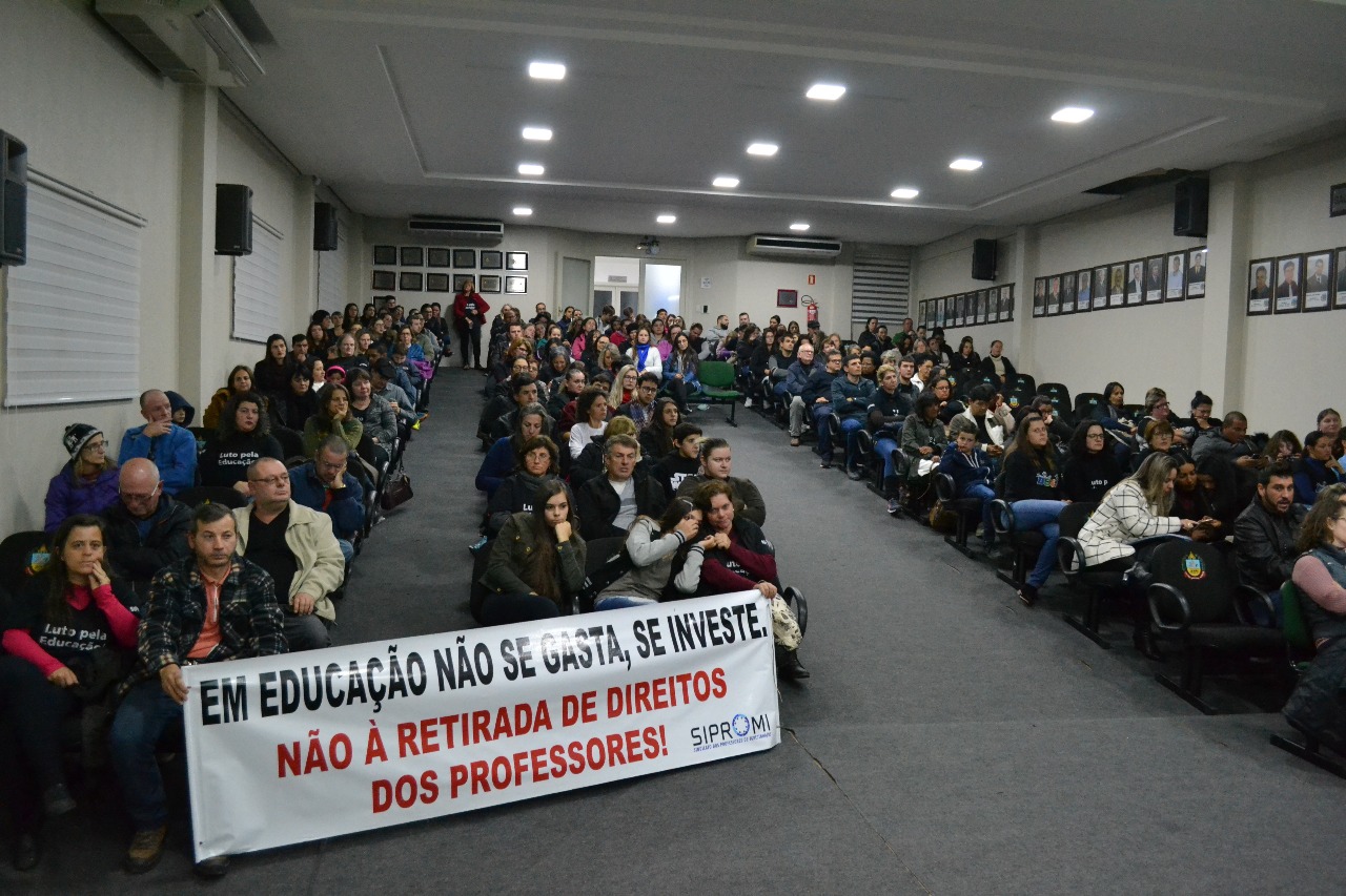 Polêmicas, mudanças no plano de carreira opõem professores e prefeitura em Igrejinha