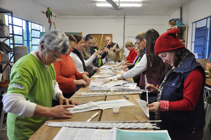 Escola Ambiente da Faccat realiza oficina de reciclagem com mulheres