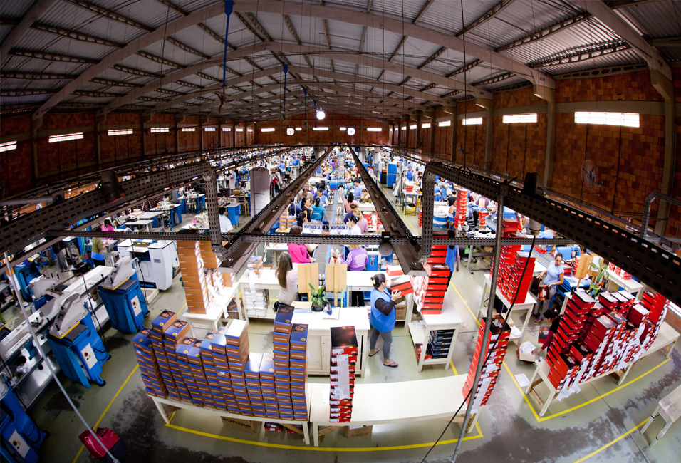 Sem reação da economia, Calçados Bottero demite 630 trabalhadores