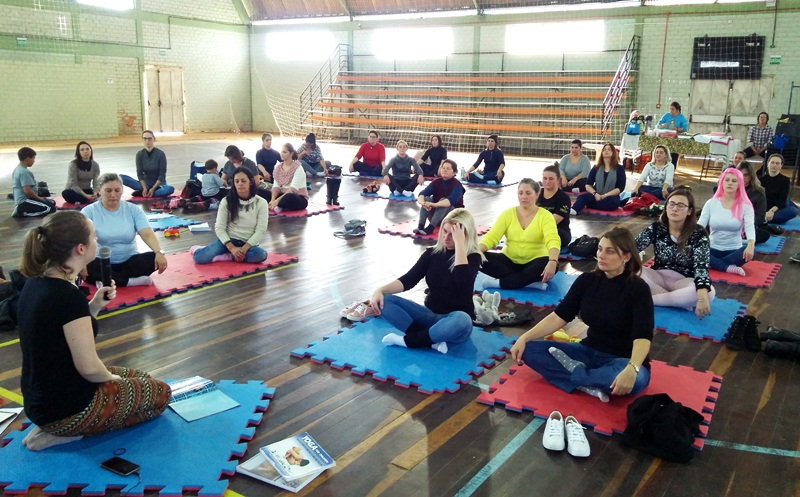 Formação continuada para professores em Taquara destaca a musicalização, a arte e o yoga