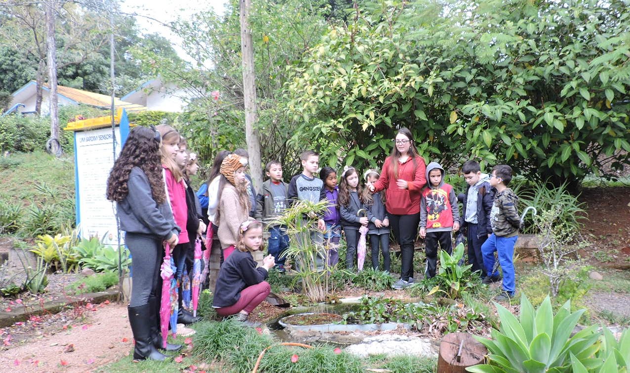Alunos da escola Tristão Monteiro têm um dia de aprendizado na Faccat
