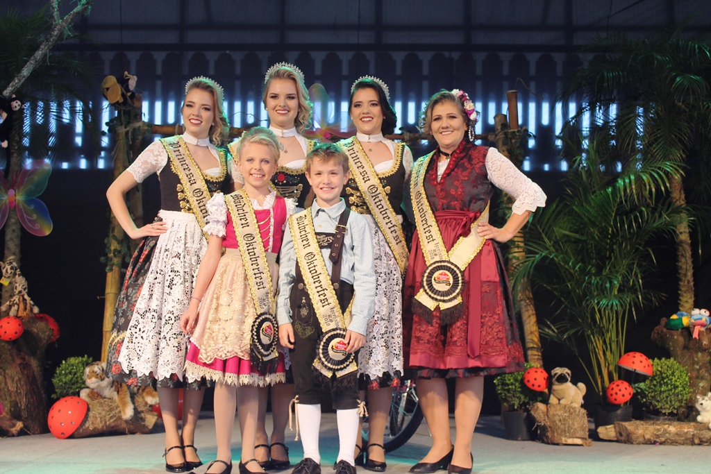 Escolhidos o Bubchen e Madchen da Oktoberfest de Igrejinha