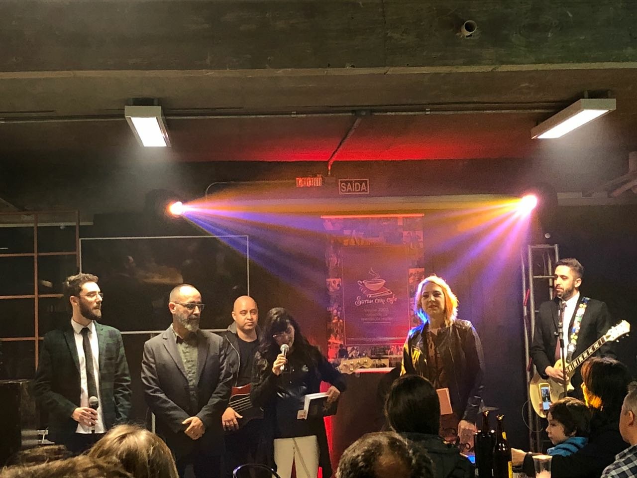 Sarau com Café comemora 15 anos com pré-lançamento do livro de Roseli Santos