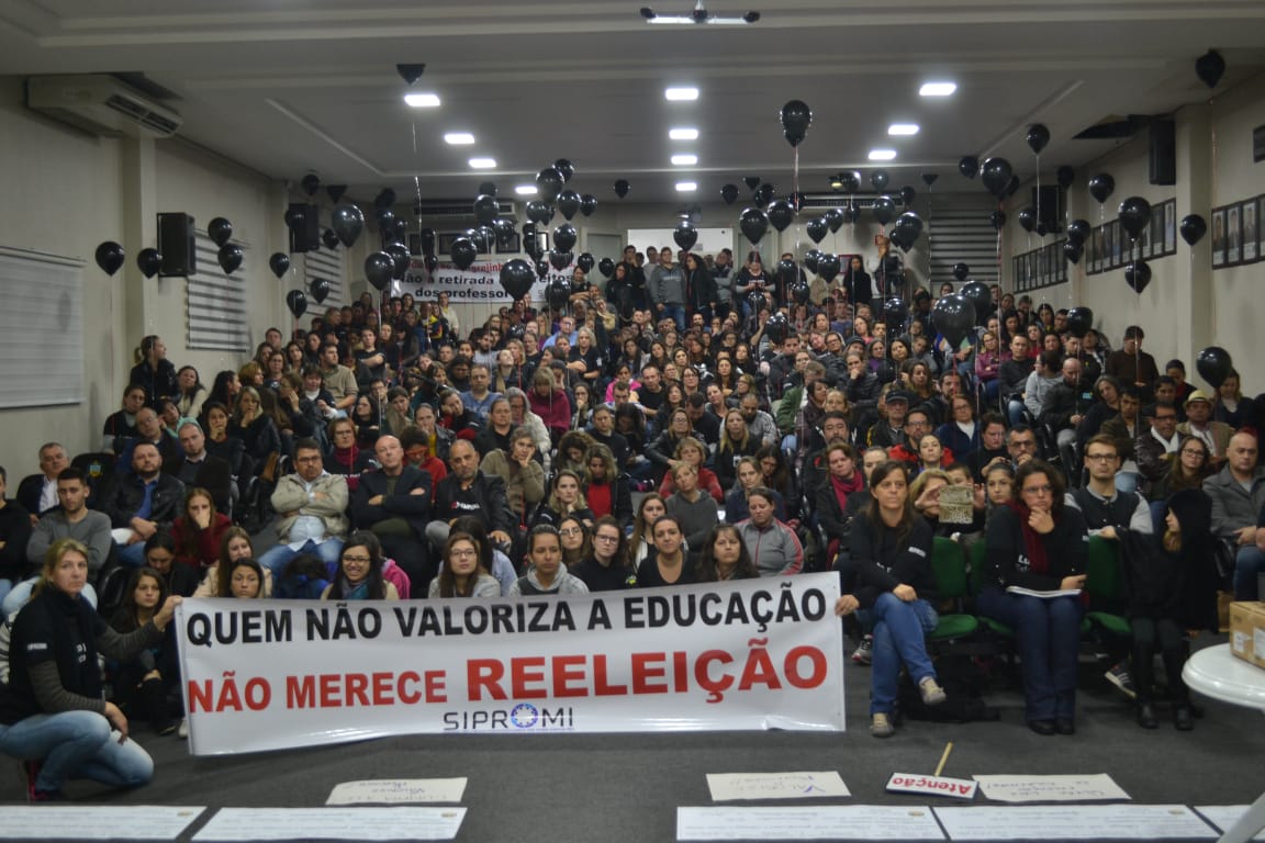 Após audiência pública, professores de Igrejinha votam possibilidade de paralisação