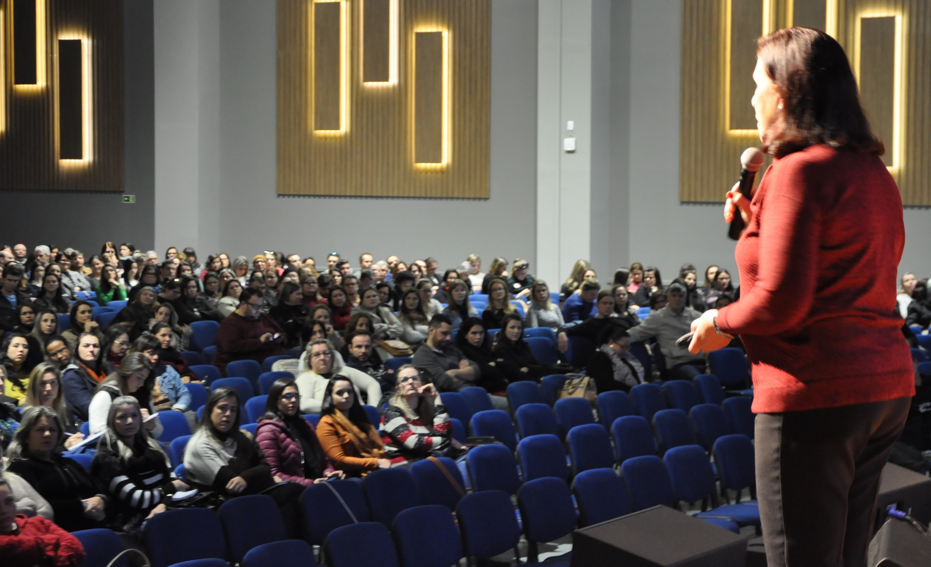 Mais de dois mil docentes participam de capacitação do prêmio Professor Inovador