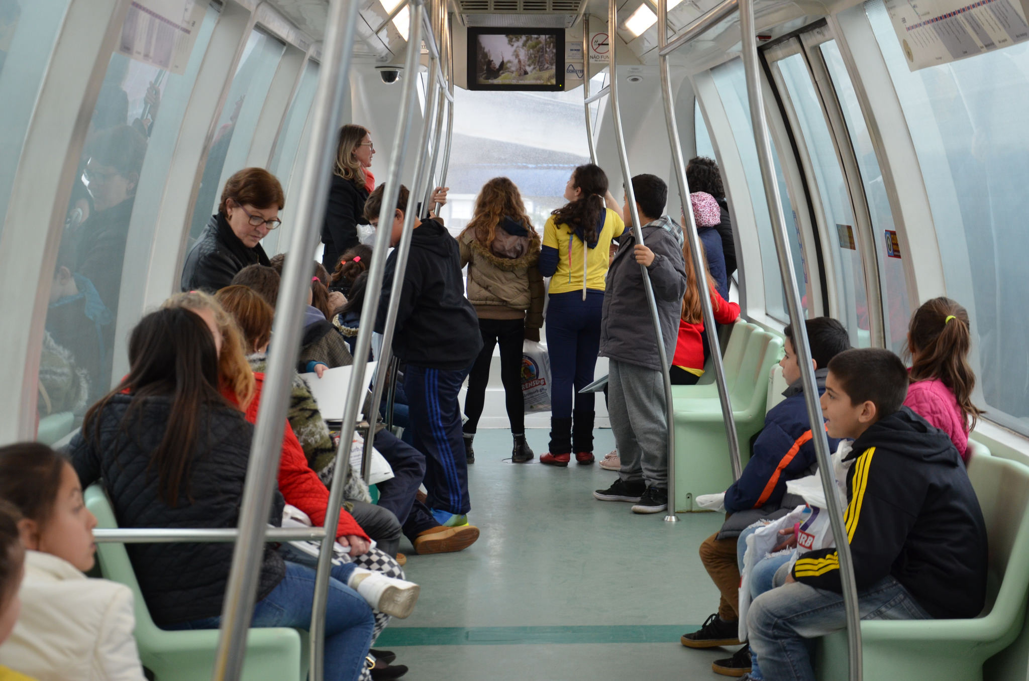 Estudantes de Rolante conhecem o metrô no programa Futuro Usuário