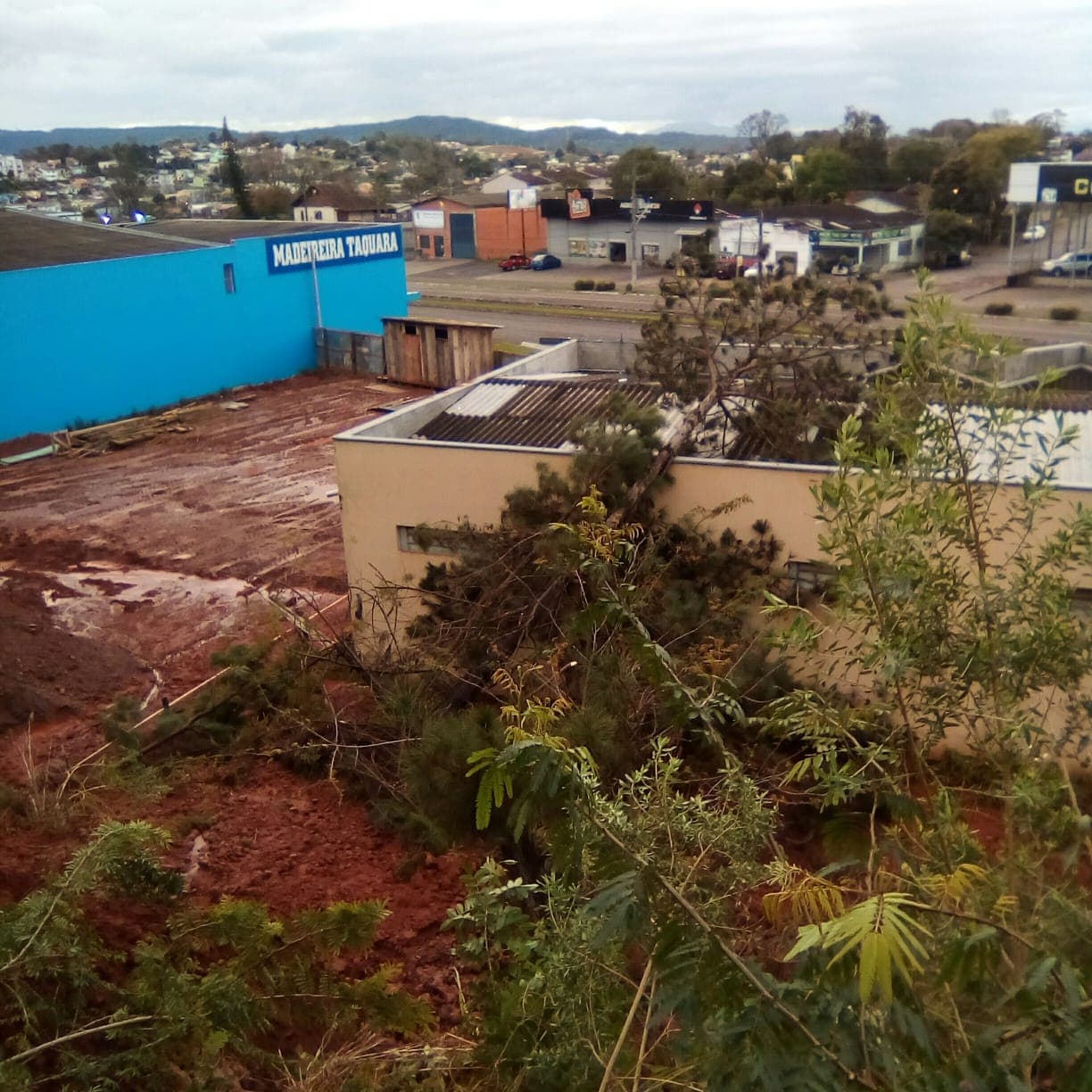 Bairros de Taquara amanhecem sem água neste sábado devido deslizamento de terra