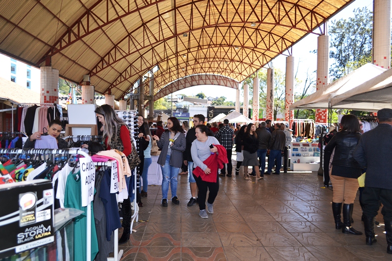 Mega Feirão do Comércio movimentou a Rua Coberta de Parobé
