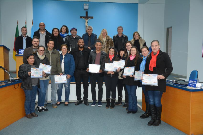 Câmara de Taquara presta homenagem à Escola Comunitária Vovó Mina