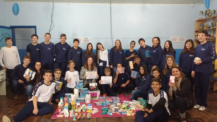 Escola Luterana Redentor realiza atividades em clínica geriátrica