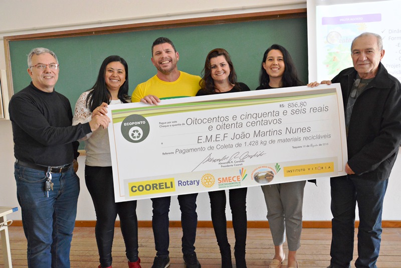 Primeiras escolas de Taquara a implantar o Ecoponto recebem recursos da venda dos materiais