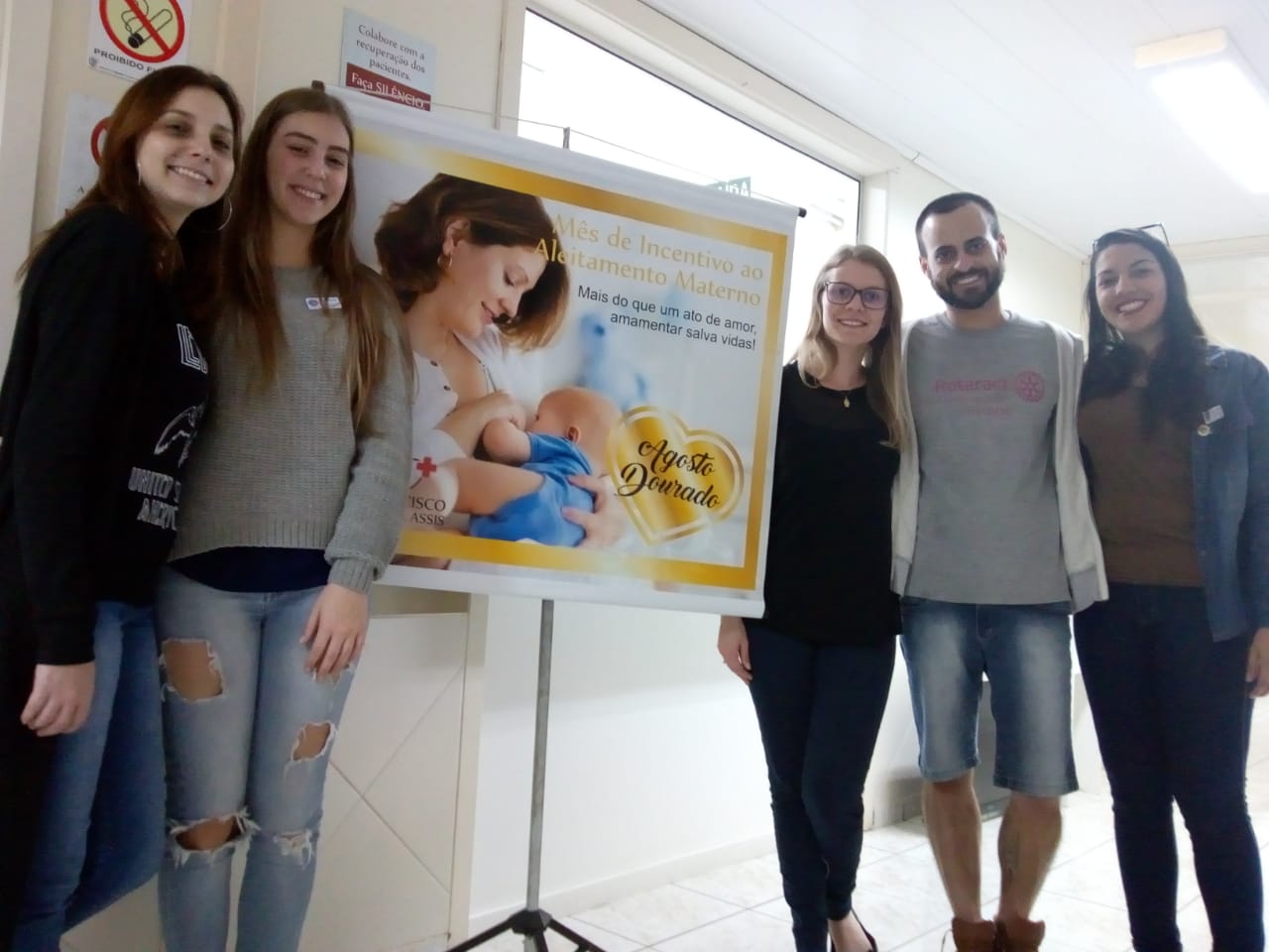 Rotary e Interact entregam kits a bebês no Hospital de Parobé