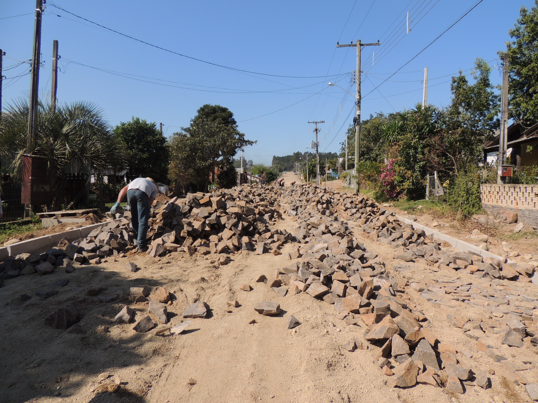 Igrejinha realiza pavimentação de rua no bairro Industrial