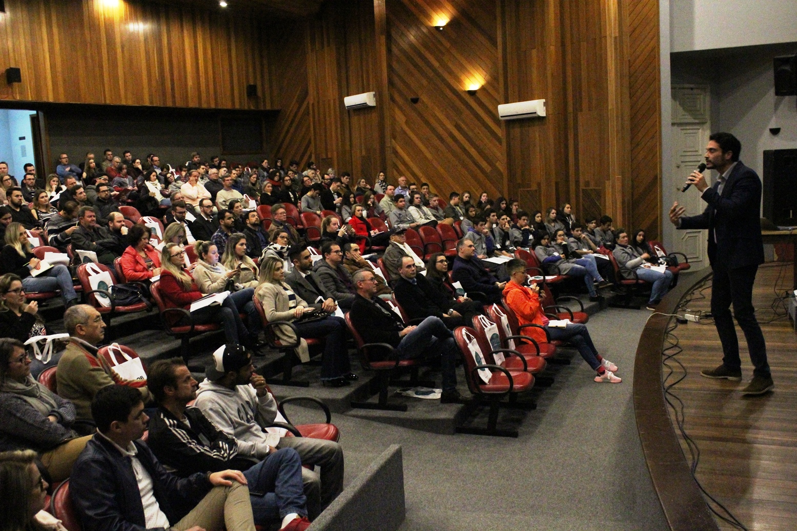 Consumo na era digital e a transformação da indústria calçadista foram tema de seminário em Três Coroas