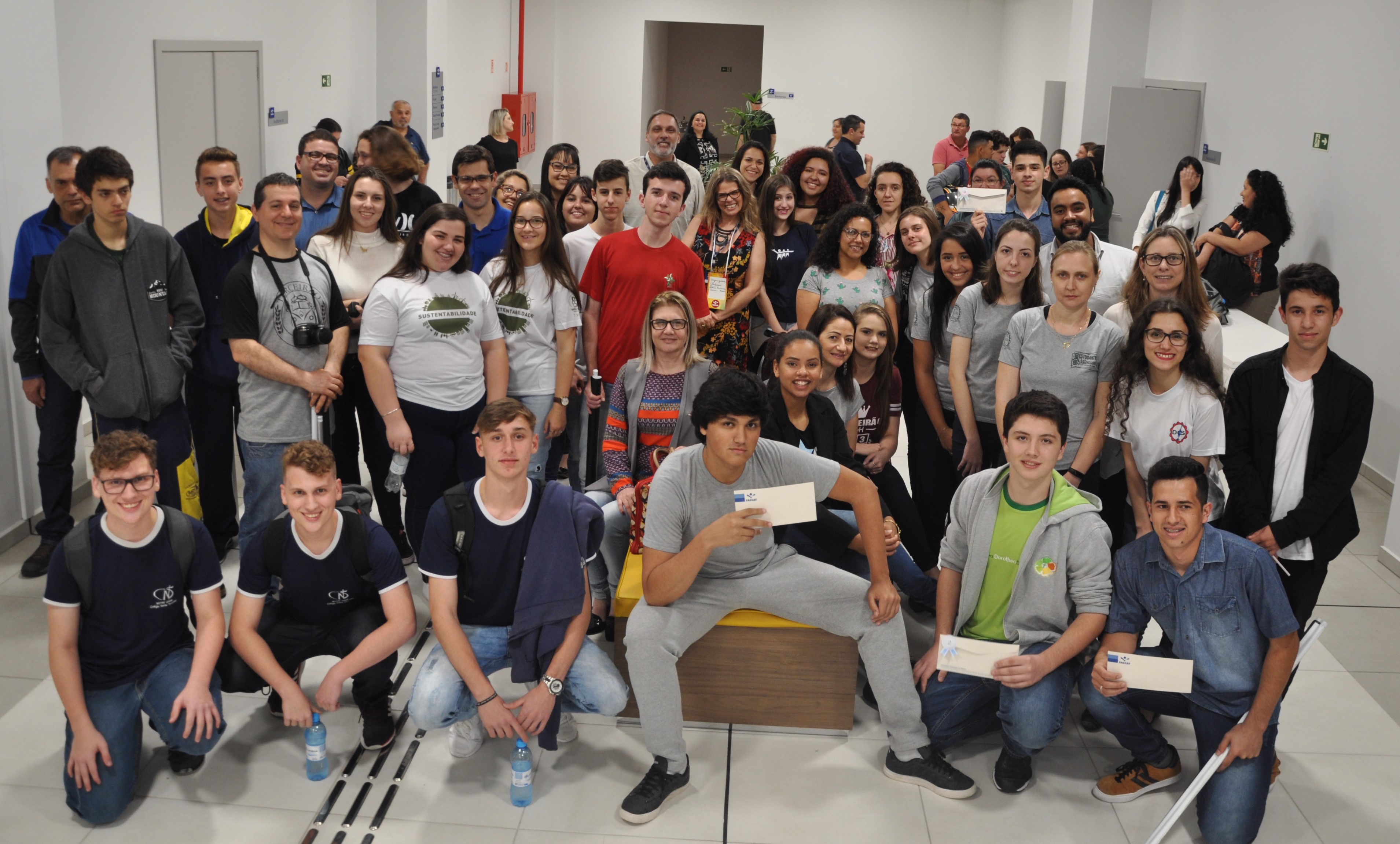 Alunos do ensino médio apresentam pesquisa em Mostra Júnior da Faccat; conheça premiados