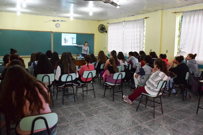 Sexualidade foi tema de palestra para adolescentes em Rolante