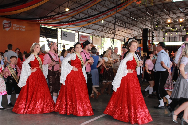 Oktoberfest bate recorde com maior polonaise de sua história