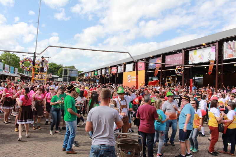 Oktoberfest lança discussão sobre impacto de "aqueces" no resultado da festa
