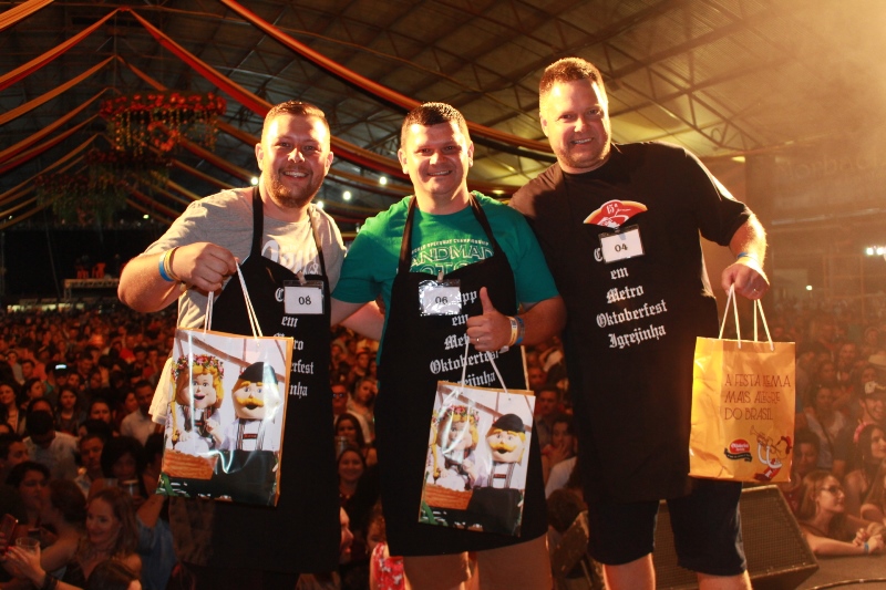 Jonas Hermann vence concurso de chope em metro da Oktoberfest