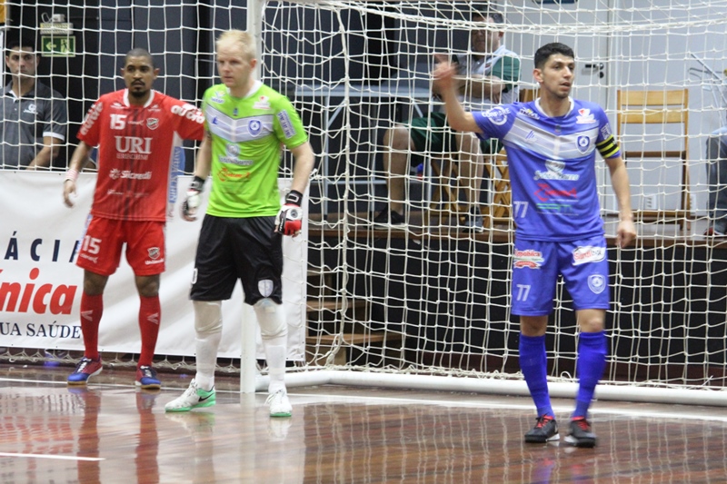 Em grande jogo, APF adia a classificação na Liga Gaúcha