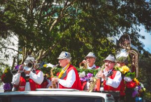 Oktoberfest: carreata do chope acontece nesta quinta-feira com sol ou chuva