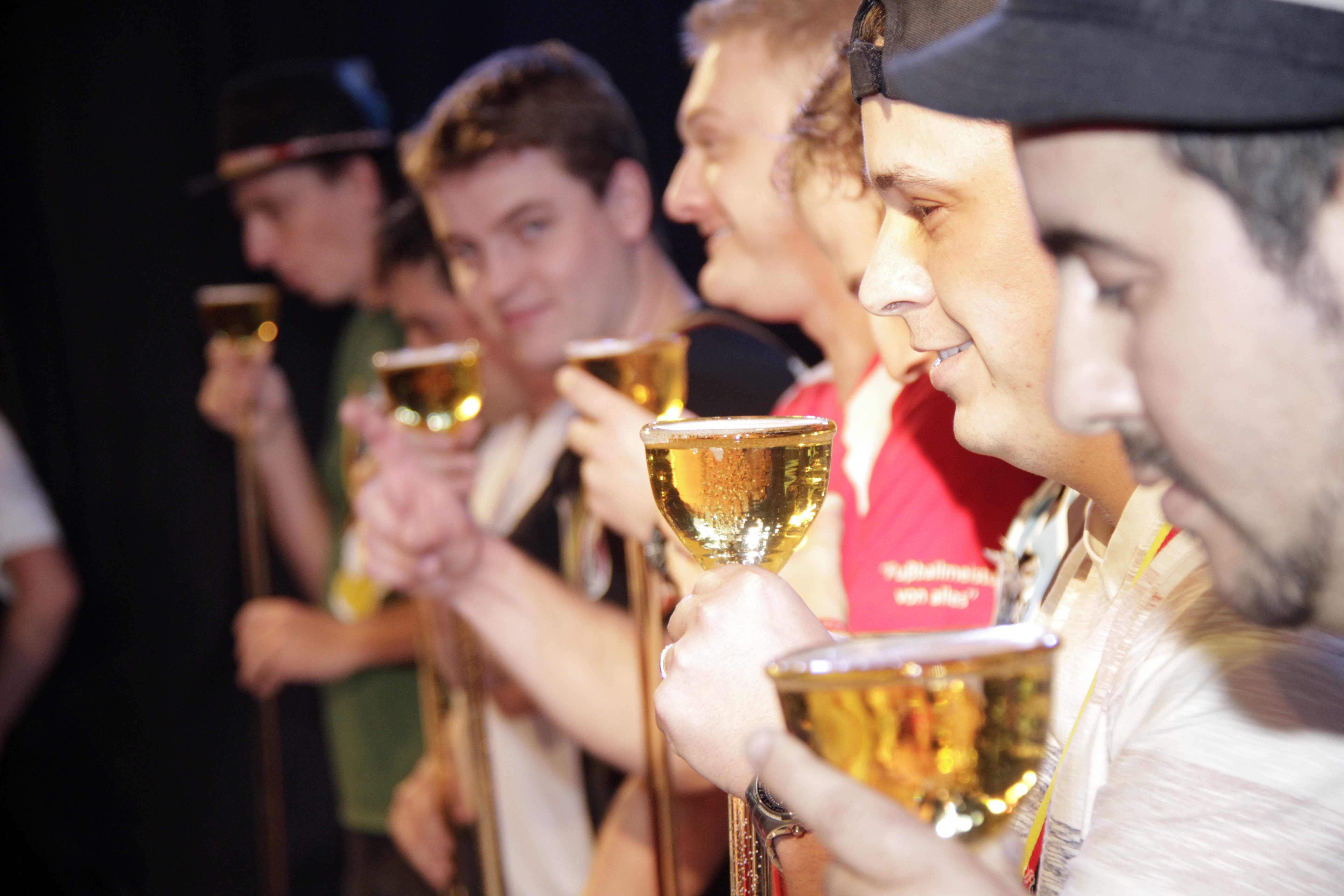 Concurso de chope em metro da Oktoberfest ainda tem cinco rodadas classificatórias