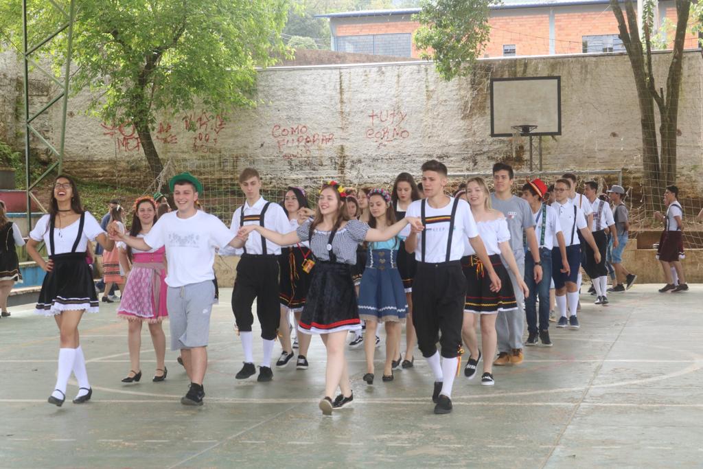 Escola Berthalina resgata cultura germânica com aquece cultural