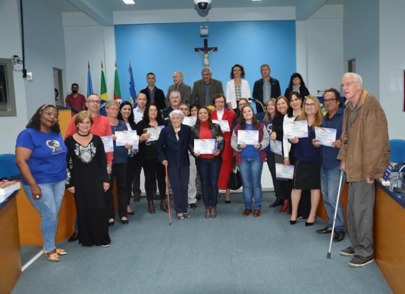 Câmara de Taquara presta homenagem aos 90 anos da Escola Rosa Elsa