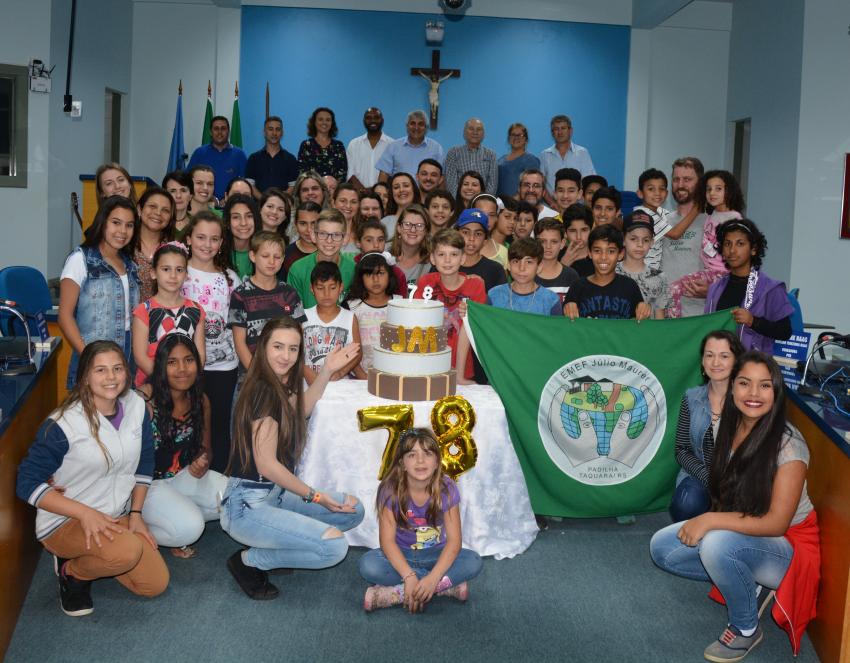 Câmara de Taquara homenageia 78 anos da Escola Júlio Maurer