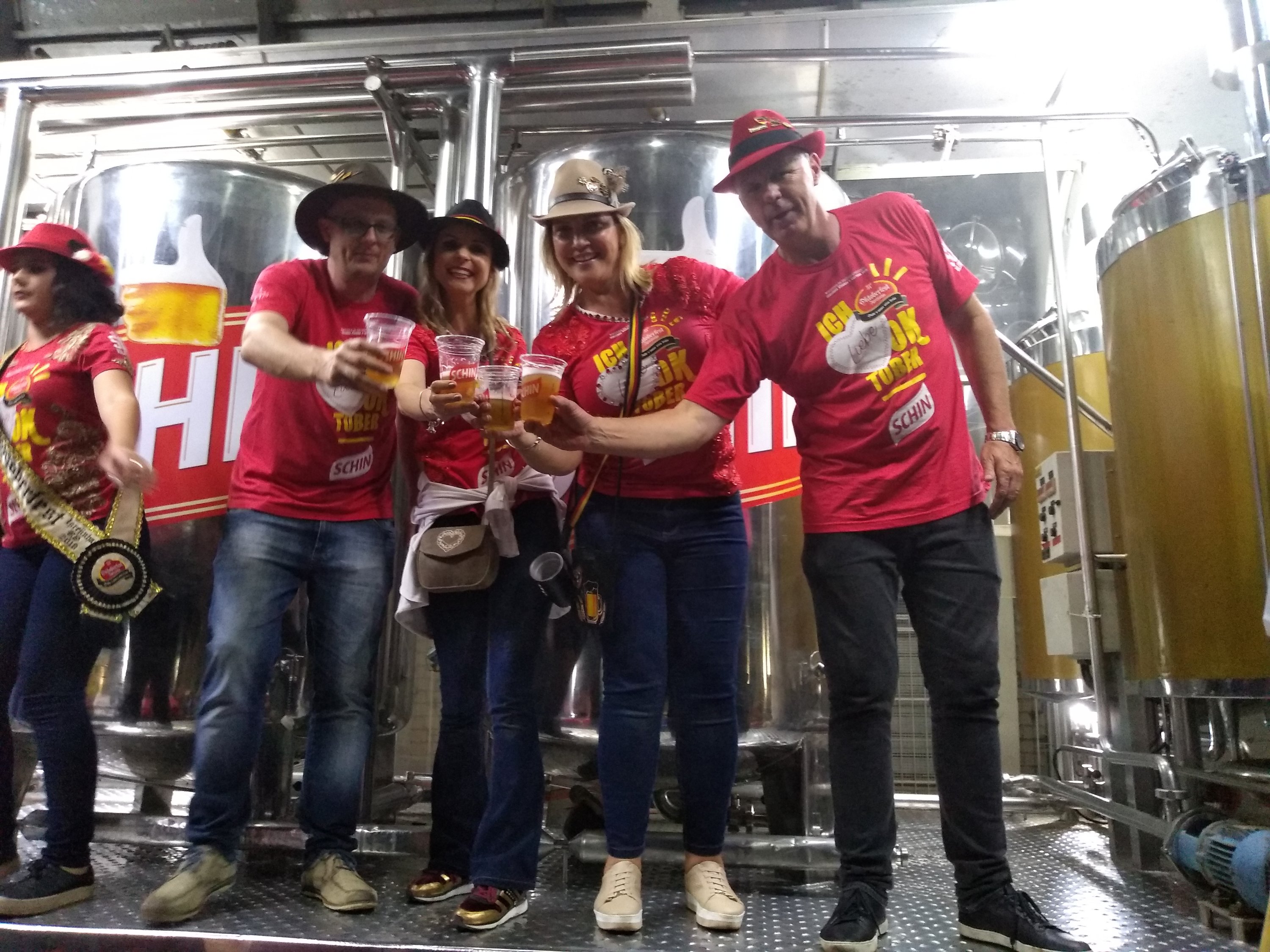 Carreata do chope é recebida por milhares de pessoas em Igrejinha