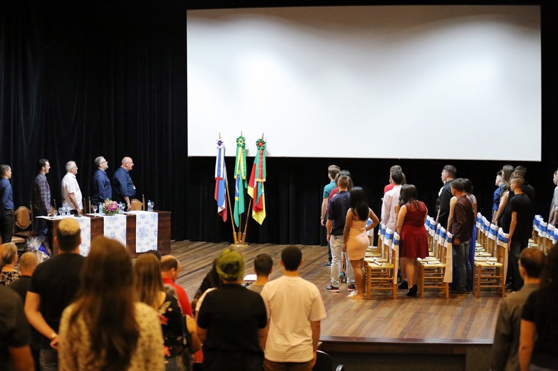 Três Coroas forma mais 28 jovens aprendizes em confecção de calçados