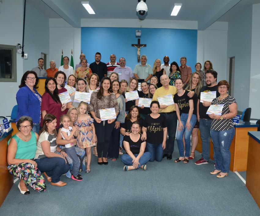 Câmara presta homenagem a professores de Taquara selecionados em premiação