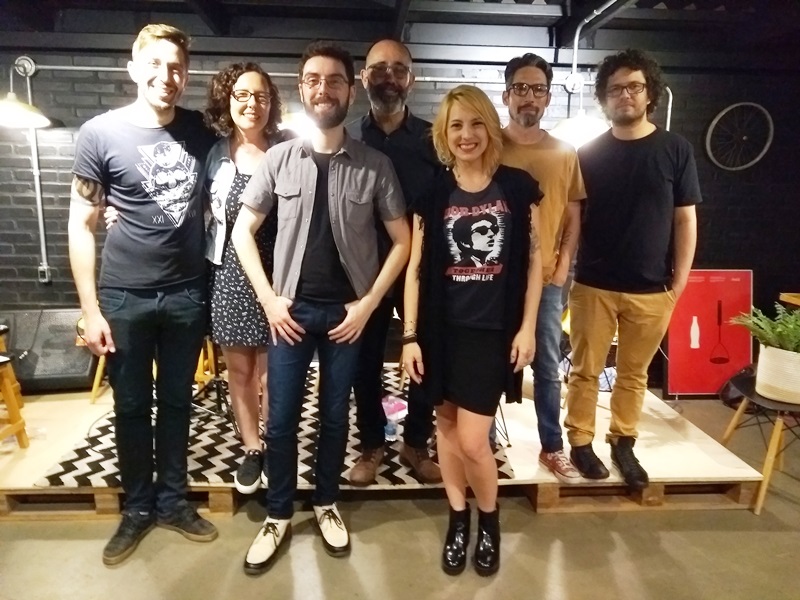 Sarau com Café tem público recorde com Daily Mix e ilustrador Mauro Vila Real