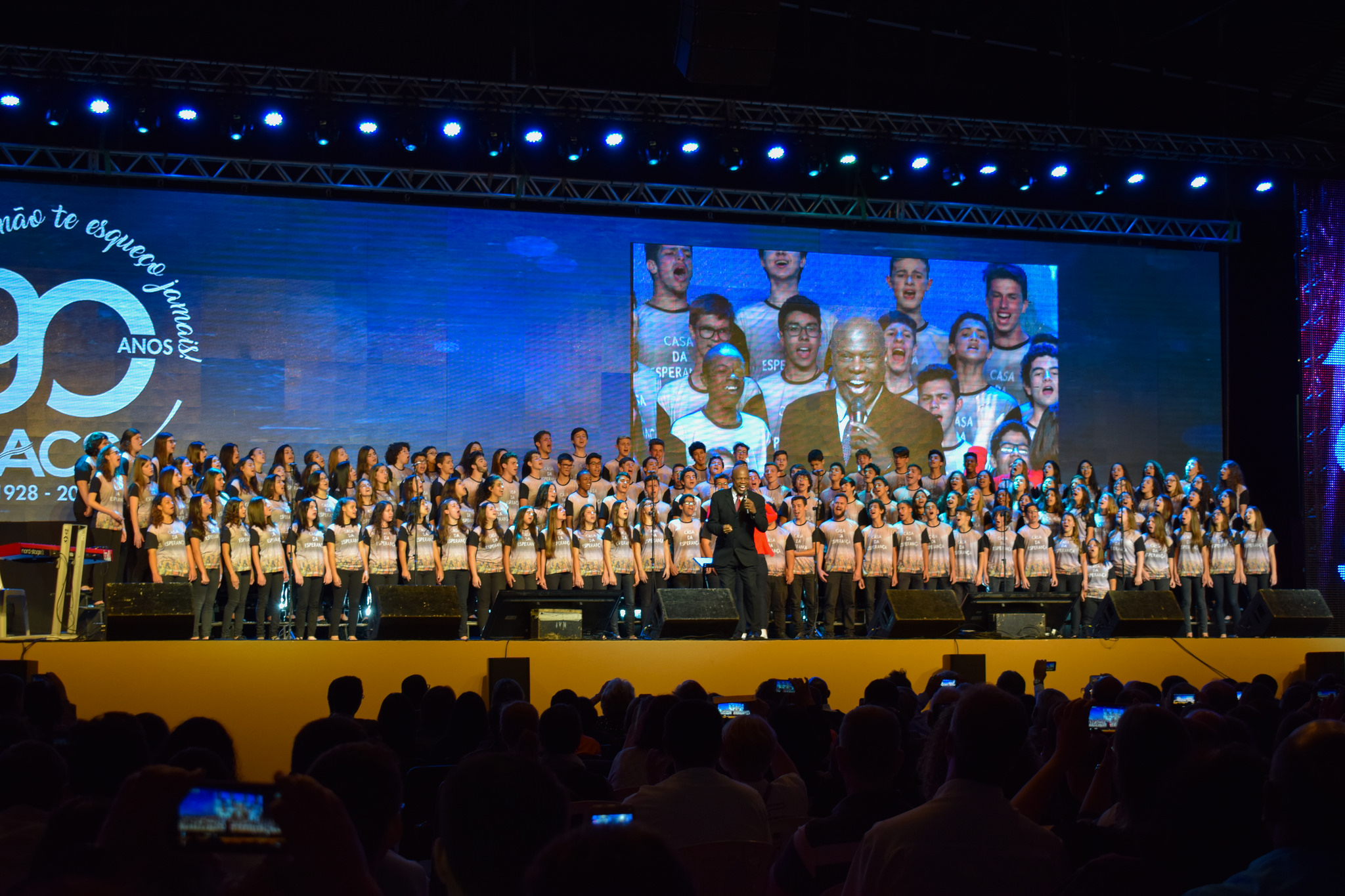 Com coral “the best”, Wintley Phipps encerra comemorações do aniversário do IACS