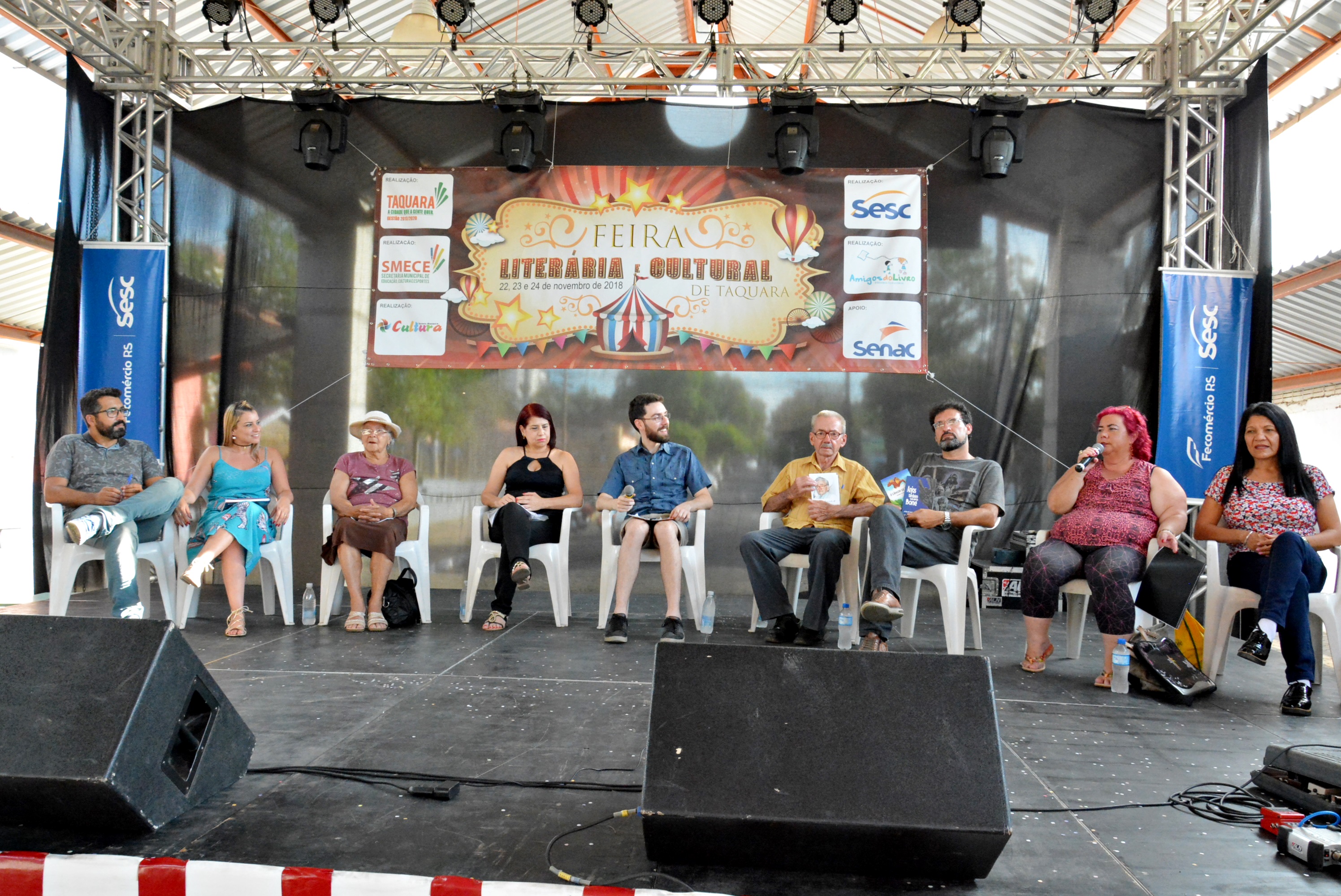 Espaço dedicado aos escritores locais proporcionou encontro com leitores e troca de experiências em Taquara