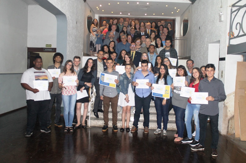 Melhores companheiros escolares recebem premiação do Rotary em Taquara