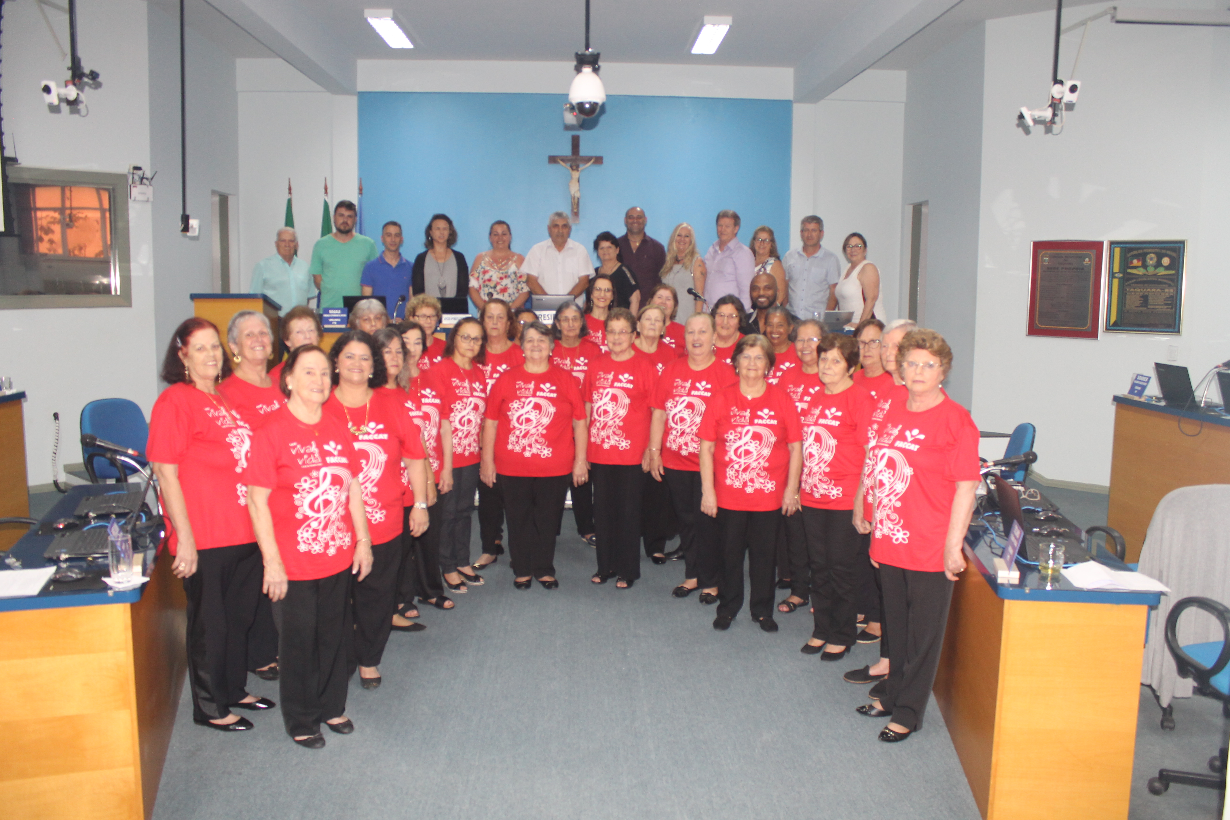 Câmara de Taquara presta homenagem ao Coral Viva a Vida da Faccat