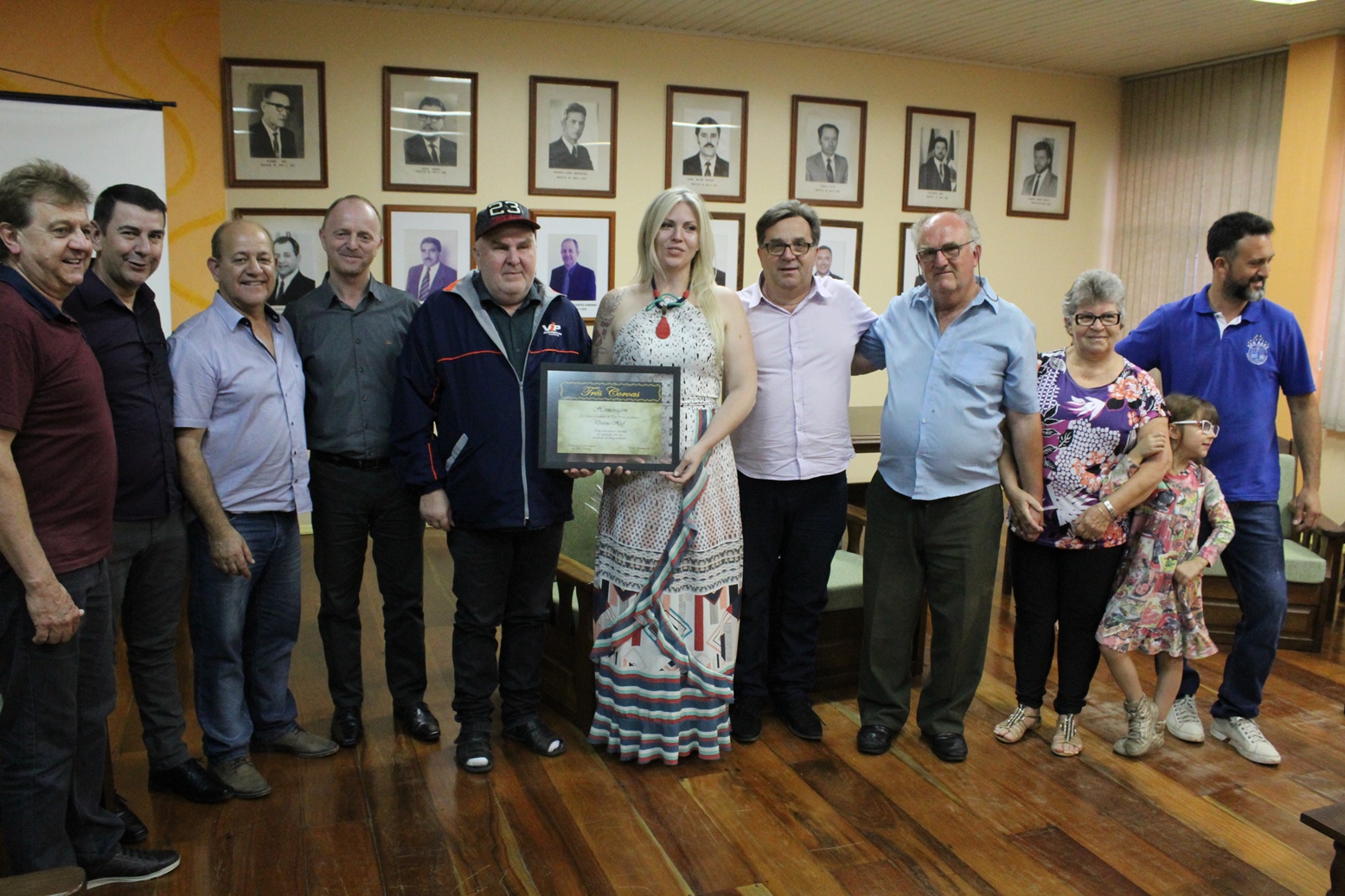 Três-coroense, cuja história de vida vai virar filme, recebe homenagem