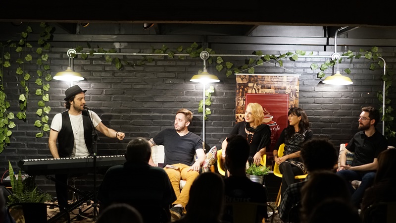 Grande encontro com o blues de Luciano Leães no Sarau com Café